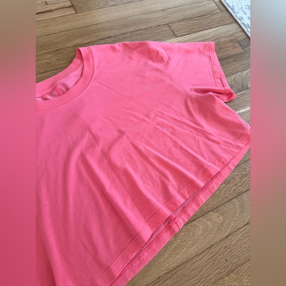 LULULEMON Raspberry Cream Cropped T-Shirt - Picture 3 of 6